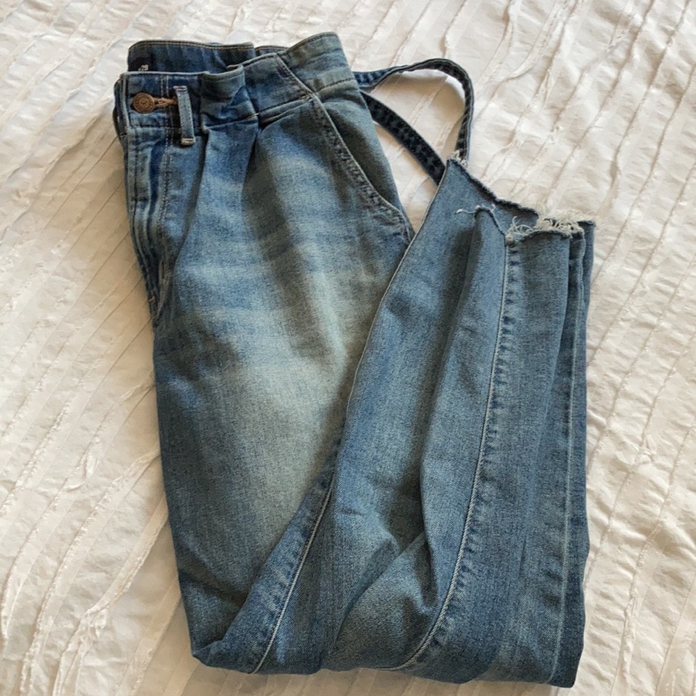 Hollister Ultra High Rise Paperbag Mom Jeans